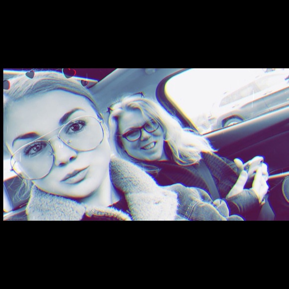 Meet your Posher, Noelle - Picture 4 of 7